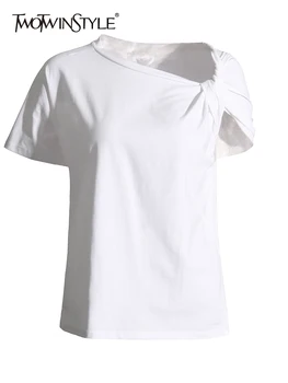 TWOTWINSTYLE Casual Branco T-Shirt Para as Mulheres Inclinação Gola Manga Curta Sólido Minimalsit Solta Verão T-Shirts de Vestuário Feminino Novo